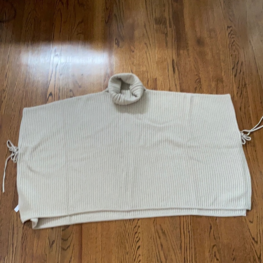 Sweater/poncho